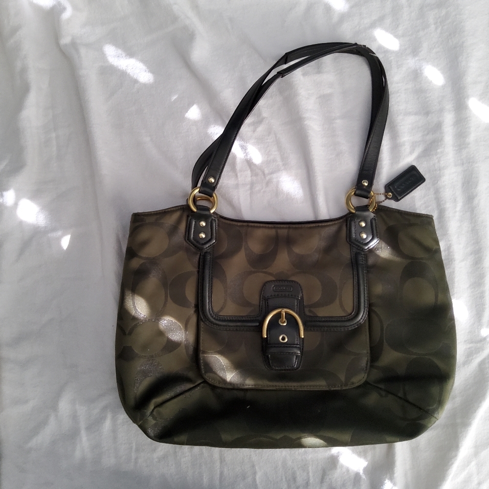 Women's signature coach purse